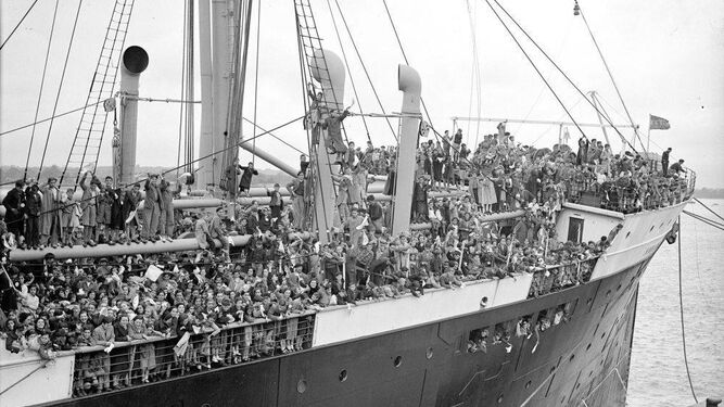 El 'Habana', uno de los buques que participaron en la evacuación de 1937, cargado de refugiados.