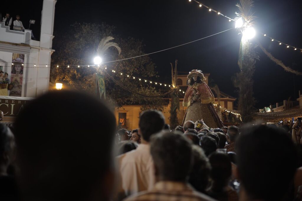 Traslado de la Virgen del Rocio: Emotiva noche desde Almonte al Chaparral, en im&aacute;genes
