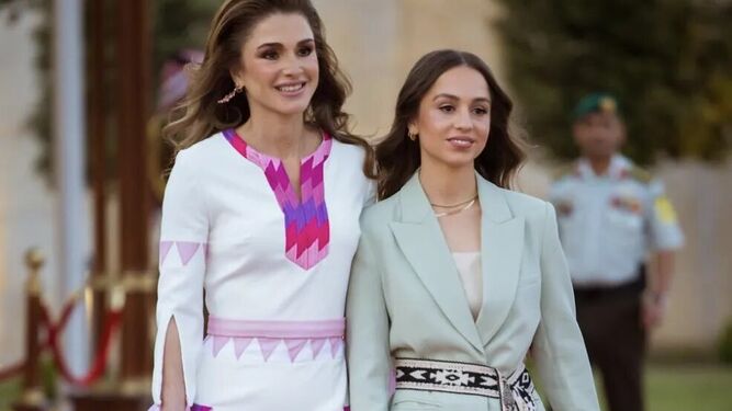 La princesa Imán y su madre, radiantes en el Día de la Independencia de Jordania.