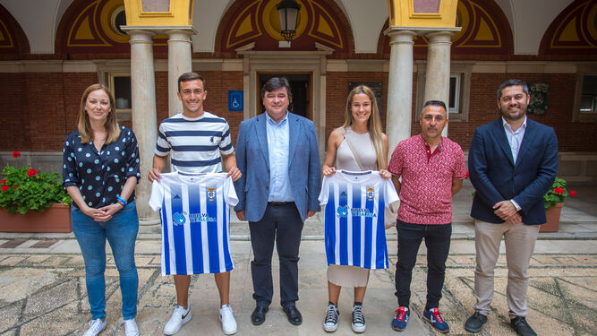Despedida en el Ayuntamiento a los equipos del Recreativo de Huelva fútbol playa.