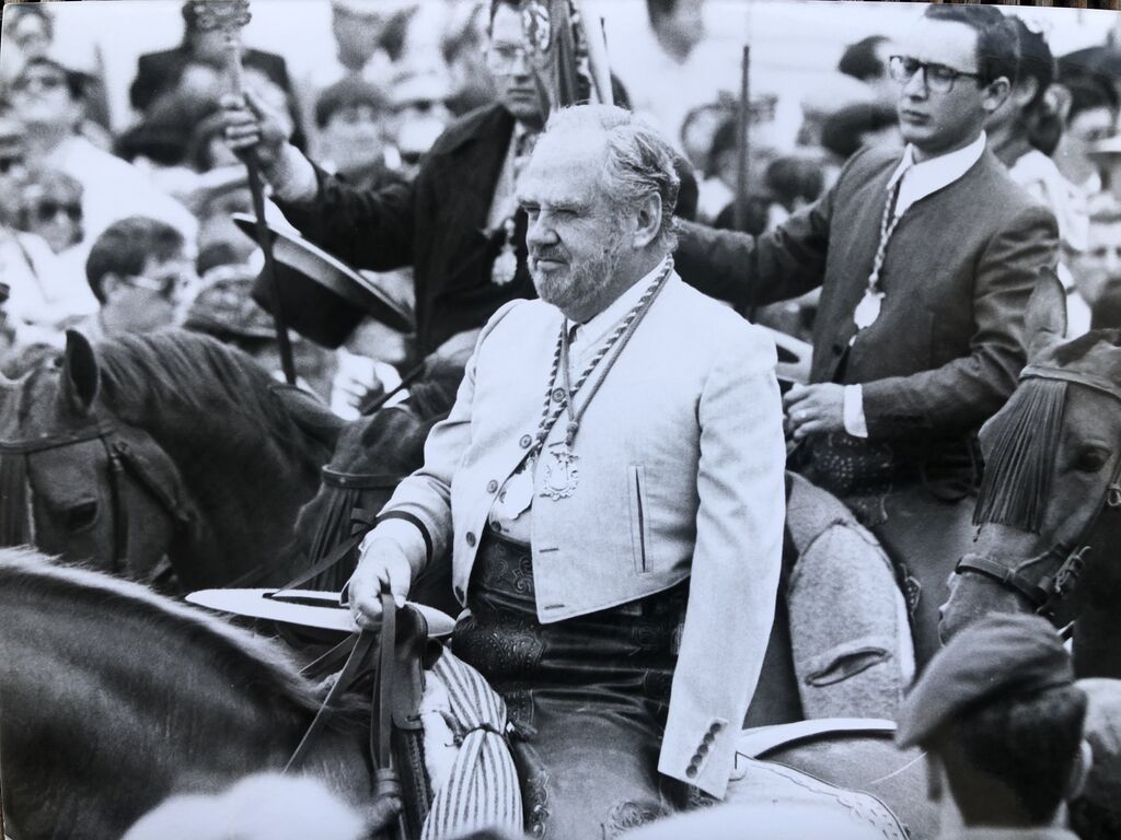 El empresario Manuel Prado y Col&oacute;n de Carvajal, &iacute;ntimo amigo del rey Juan Carlos, a caballo en 1994 en la aldea.