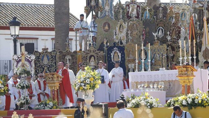 El obispo de Huelva durante la homilía.