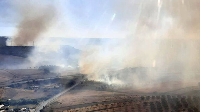 Imagen actualizada del fuego desde uno de los medios aéreos