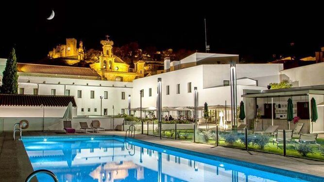 Un convento convertido en hotel de lujo con piscina y jacuzzi en el corazón de la Sierra