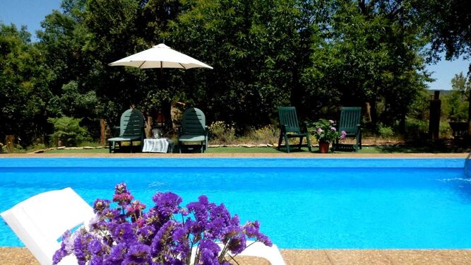 Una encantadora casa rural con jacuzzi privado y piscina en el corazón de la Sierra de Huelva