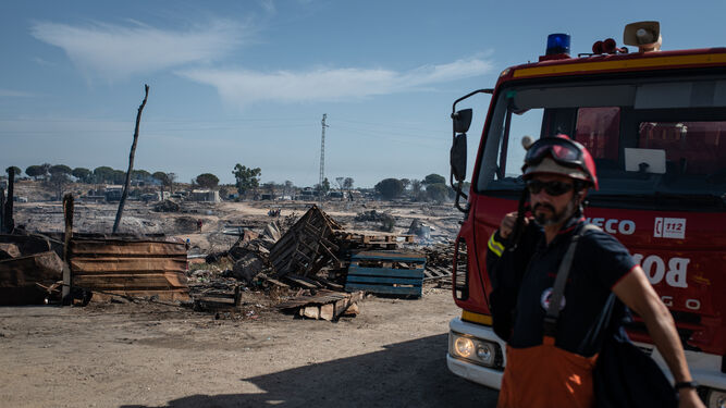 Incendio del pasado sábado en un asentamiento chabolista de Palos.