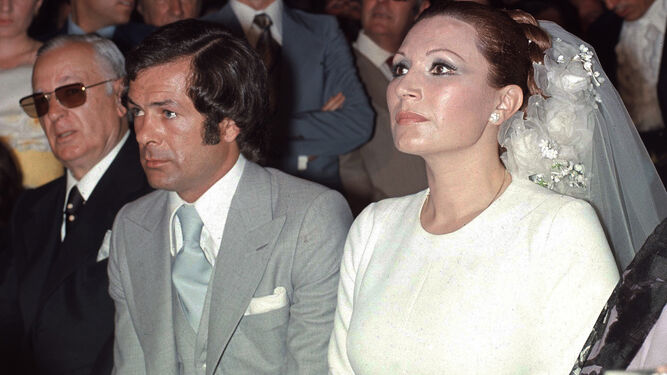 Pedro Carrasco y Rocío Jurado se casaron en el Santuario de la Virgen de Regla en el año 1976.