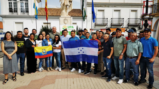 Acto de despedida de los trabajadores hondureños y ecuatorianos en Palos.