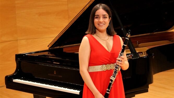 La clarinetista isleña Pilar Ochoa, en el auditorio de Zaragoza.