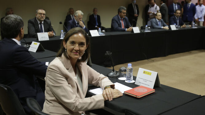 La ministra Reyes Maroto, en la reunión del pasado lunes en Fibes.