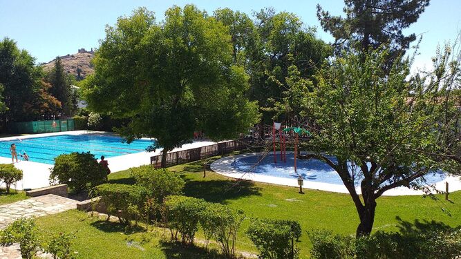 La piscina municipal de Aracena abre nueva temporada con su sistema de depuración renovado.