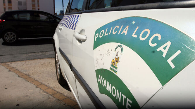 Un vehículo de la Policía Local de Ayamonte.