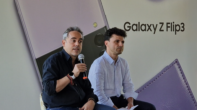 Valentín Hernández y David Alonso, director de Marketing y responsable del negocio de Mobile Experience de Samsung España
