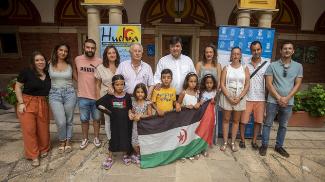Recepción niños saharauis en el Ayuntamiento de Huelva.