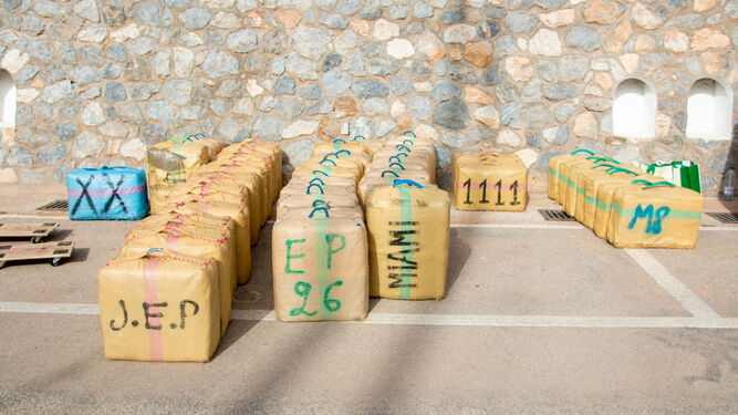 Fardos de hachís de otra operación antidroga en la provincia de Granada.