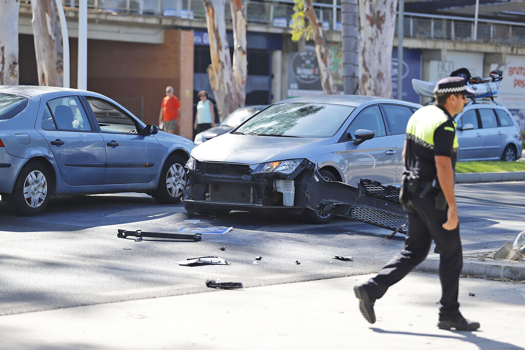 Accidente de un veh&iacute;culo en la avenida del Decano del Futbol Espa&ntilde;ol
