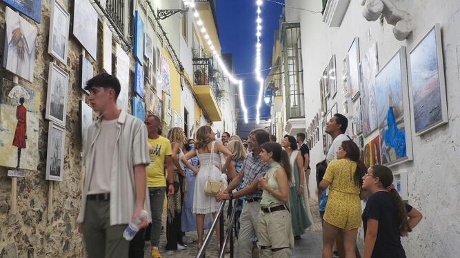 Las calles de Ayamonte se convierten en un improvisado museo al aire libre en un evento sin igual.