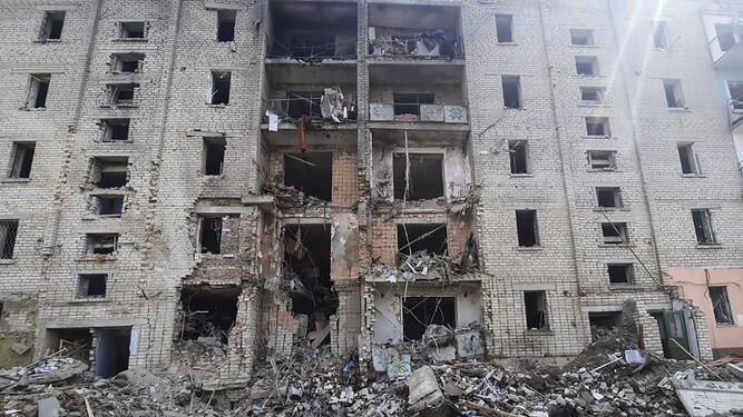 Edificio residencial destruido en la ciudad de Voznesensk, en la región ucraniana de Mykolai.