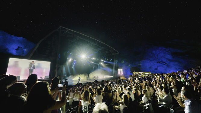 Luis Fonsi protagonizó una noche memorable en el festival Starlite Catalana Occidente.