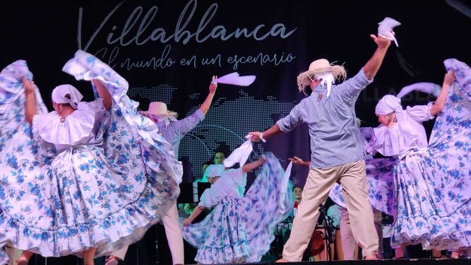 Grupo de danzas de Costa Rica en el Festival Internacional de Villablanca.