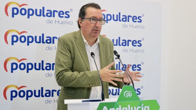 Manuel Andrés González, presidente del PP de Huelva.