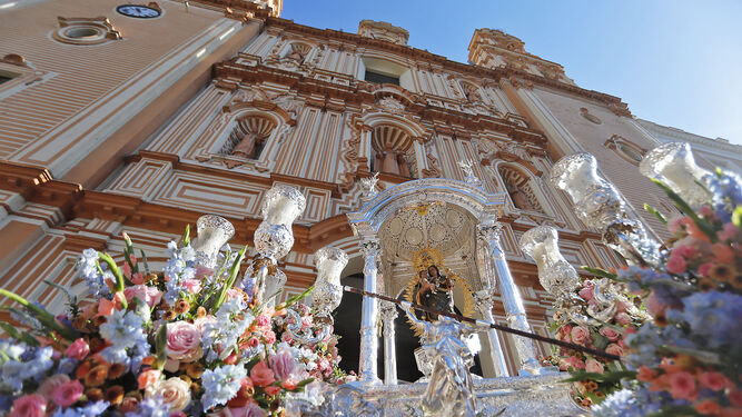 La Virgen de la Cinta en su llegada a la catedral de Huelva.