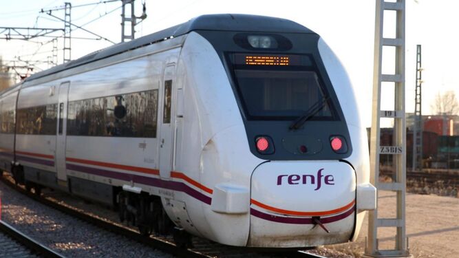 Uno de los trenes que cubre el trayecto Huelva-Madrid en una imagen de archivo.