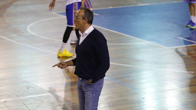 Gabriel Carrasco vuelve a dirigir a un Huelva Comercio con muchas caras nuevas.