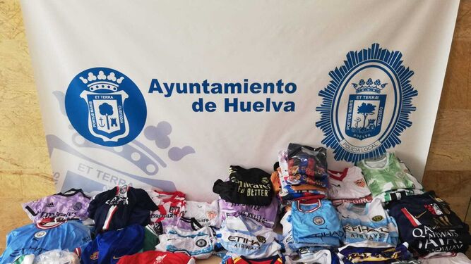 Material incautado por los agentes de la Policía Local de Huelva.