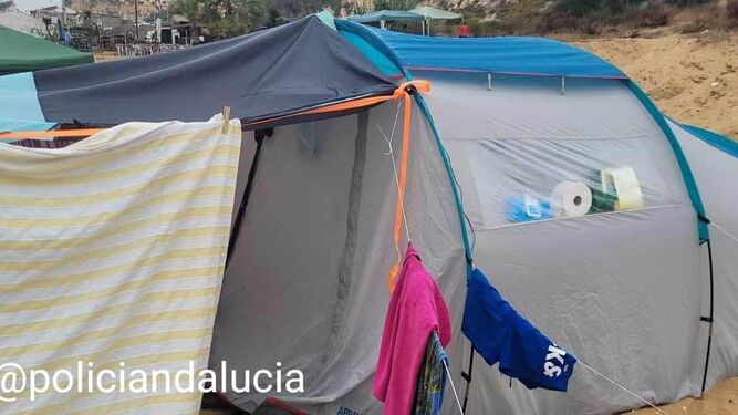 Imagen de una acampada ilegal difundida por la Policía autonómica.