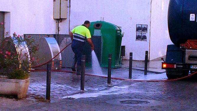 Imagen de archivo del servicio de limpieza de Isla Cristina.