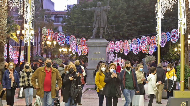 La plaza de las Monjas iluminada en la Navidad de 2020.