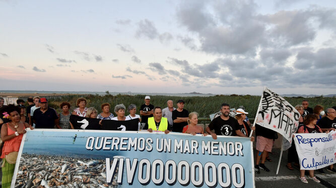 Manifestación para denunciar la contaminación del Mar Menor.