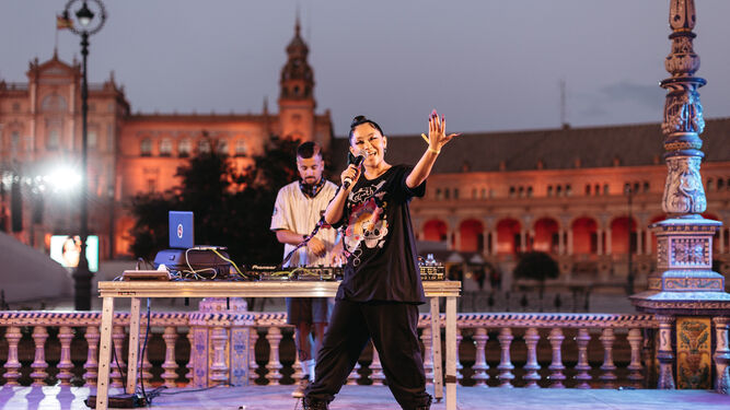 Icy Amane durante su actuación en el Icónica Fest.
