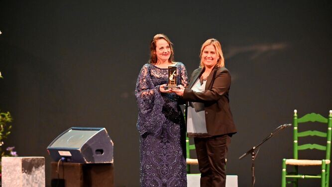La almonteña Rocío Belén Flamenco recoge el premio al cante de la VIII Bienal Flamenca de la ONCE