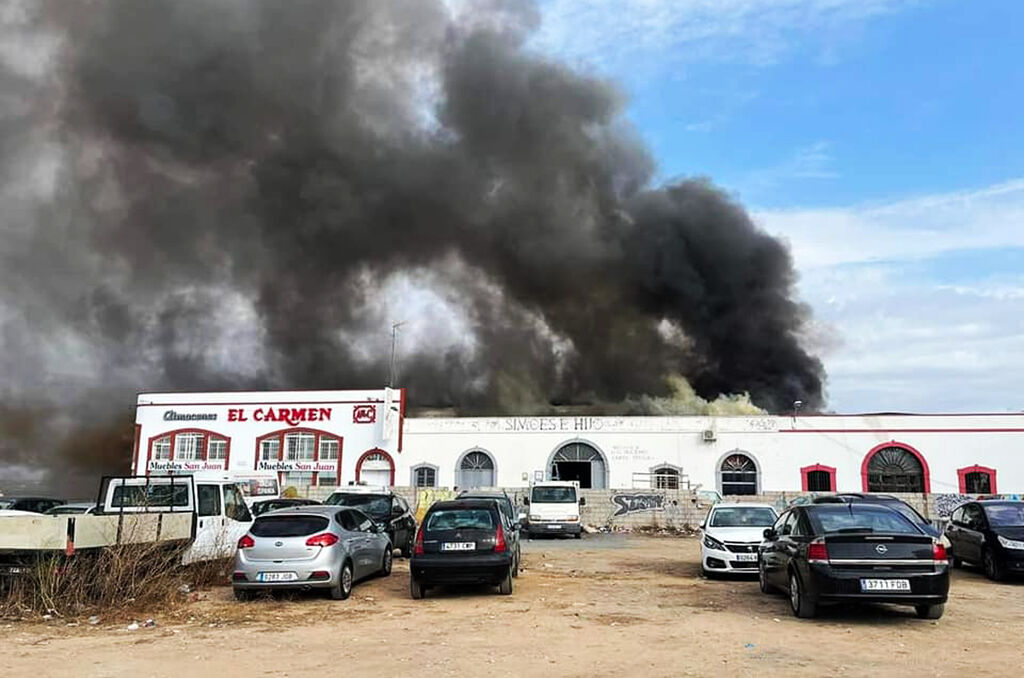 As&iacute; han quedado las naves industriales del pol&iacute;gono pesquero de Isla Cristina tras el incendio