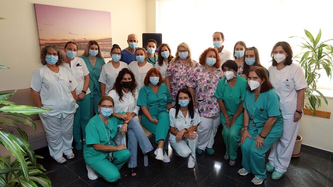 Parte de los profesionales que integran la Unidad de Oncología de Huelva.