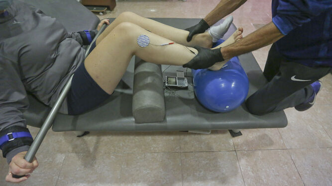 Imagen de archivo de una sesión de fisioterapia.