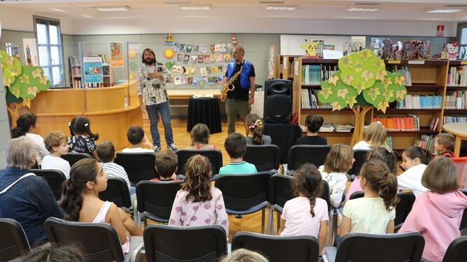 Cuentacuentos musical en Cartaya para celebrar el Día de las Bibliotecas