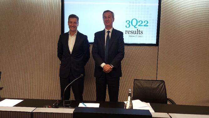 El director financiero de Banco Sabadell, Leopoldo Alvear, y el consejero delegado de la entidad, César González-Bueno, durante la presentación de resultados del tercer trimestre de 2022.