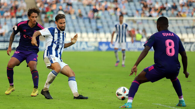 Jordi Ortega, en una jugada frente al Cartagena B el pasado domingo.