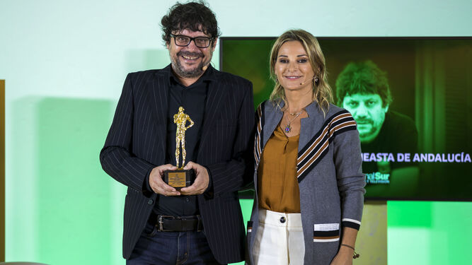 Santi Amodeo recibe en el Festival de Cine de Huelva el Premio Mejor Cineasta de Andalucía.
