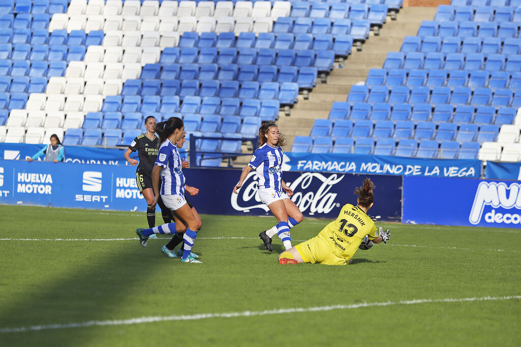 Im&aacute;genes del partido de futbol Femenino entre Sporting de Huelva y Real Madrid