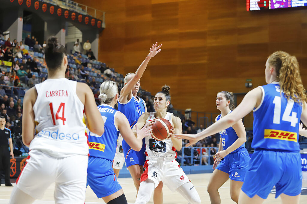 Im&aacute;genes del partido de la Selecci&oacute;n Espa&ntilde;ola femenina de baloncesto contra Islandia en Huelva