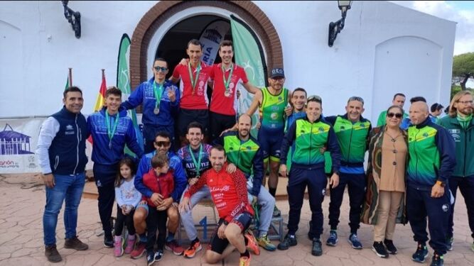 Algunos de los nuevos campeones de Andalucía de duatlón cros.