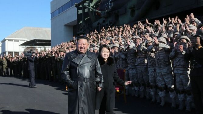 Kim Jong-un vuelve a aparecer con su hija
