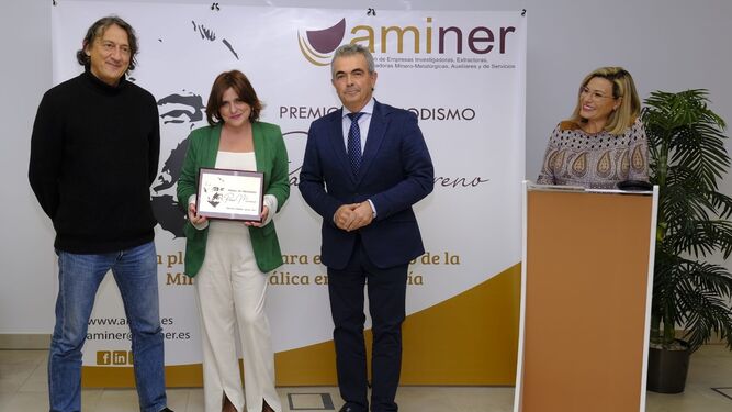 Eva Villegas recoge el premio de Aminer.
