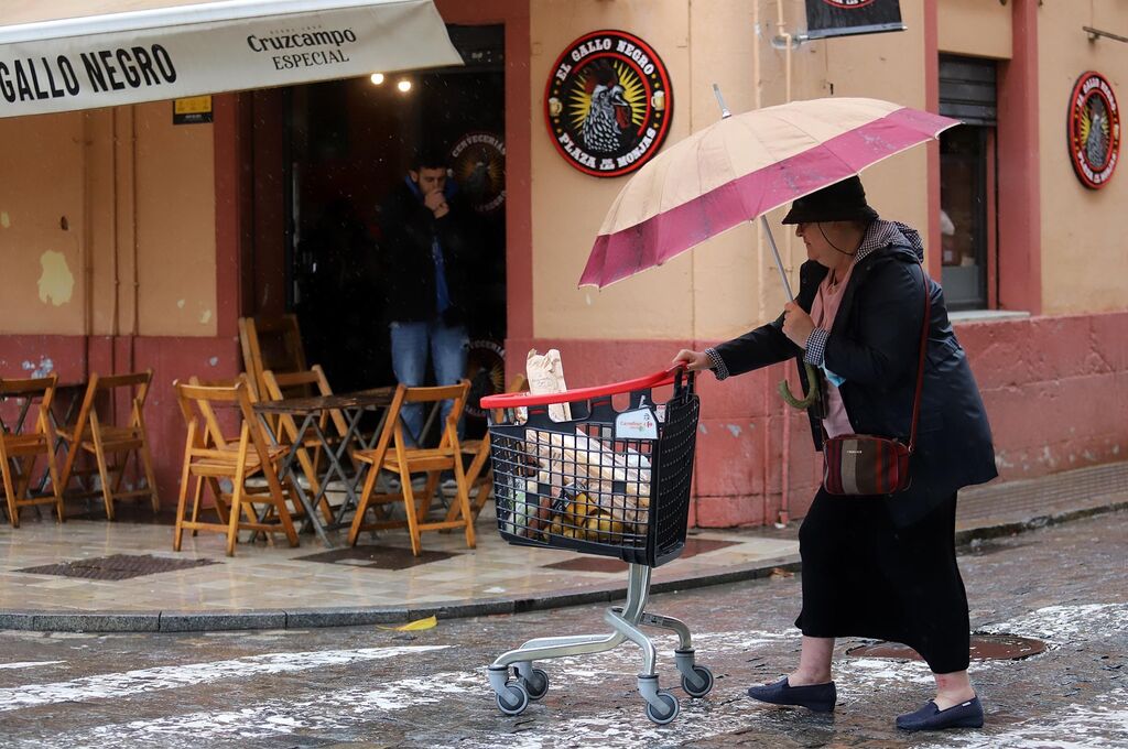 D&iacute;a de lluvia, viento y fr&iacute;o en Huelva, en im&aacute;genes