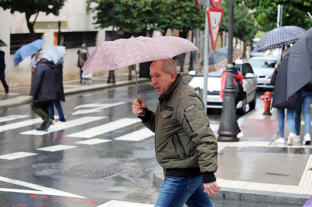 D&iacute;a de lluvia, viento y fr&iacute;o en Huelva, en im&aacute;genes