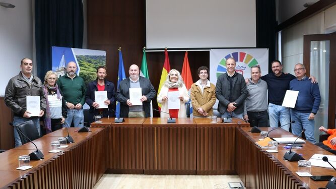 El Ayuntamiento de Cartaya firma el convenio para los empleados municipales 12 años después